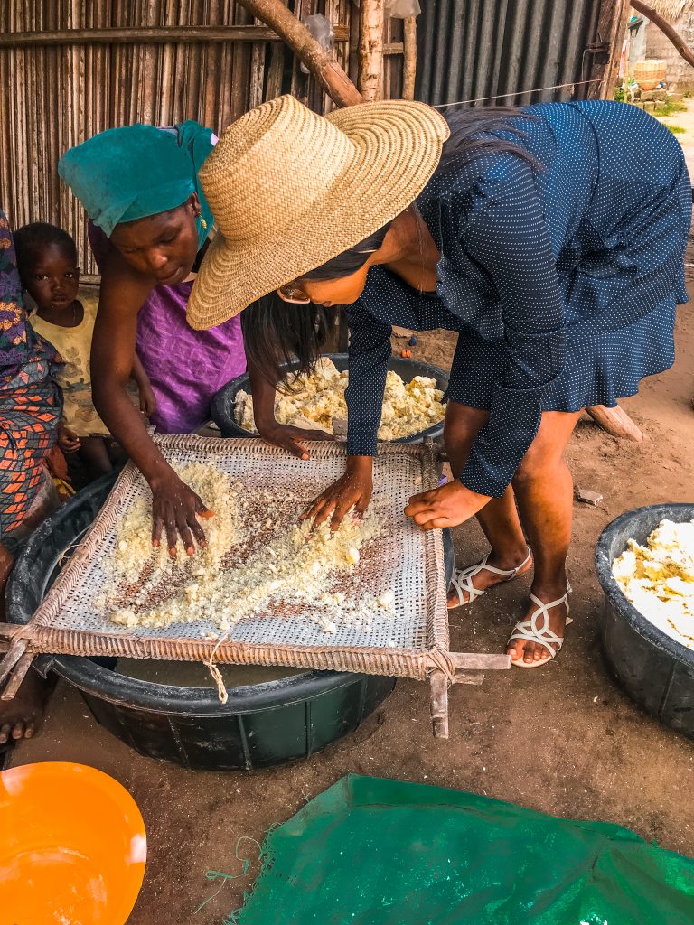 Garri sifting process, Ibaoloja Community