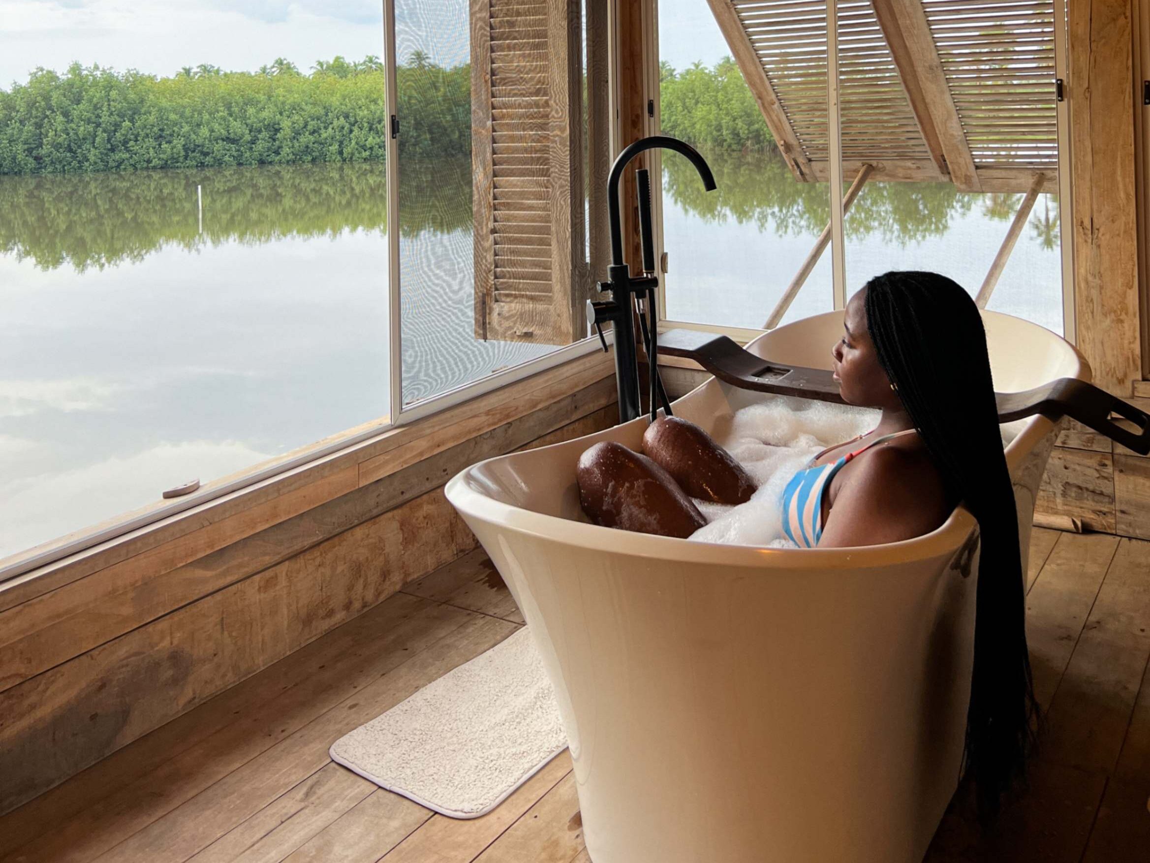 bathtub in Natura Luxury lodge