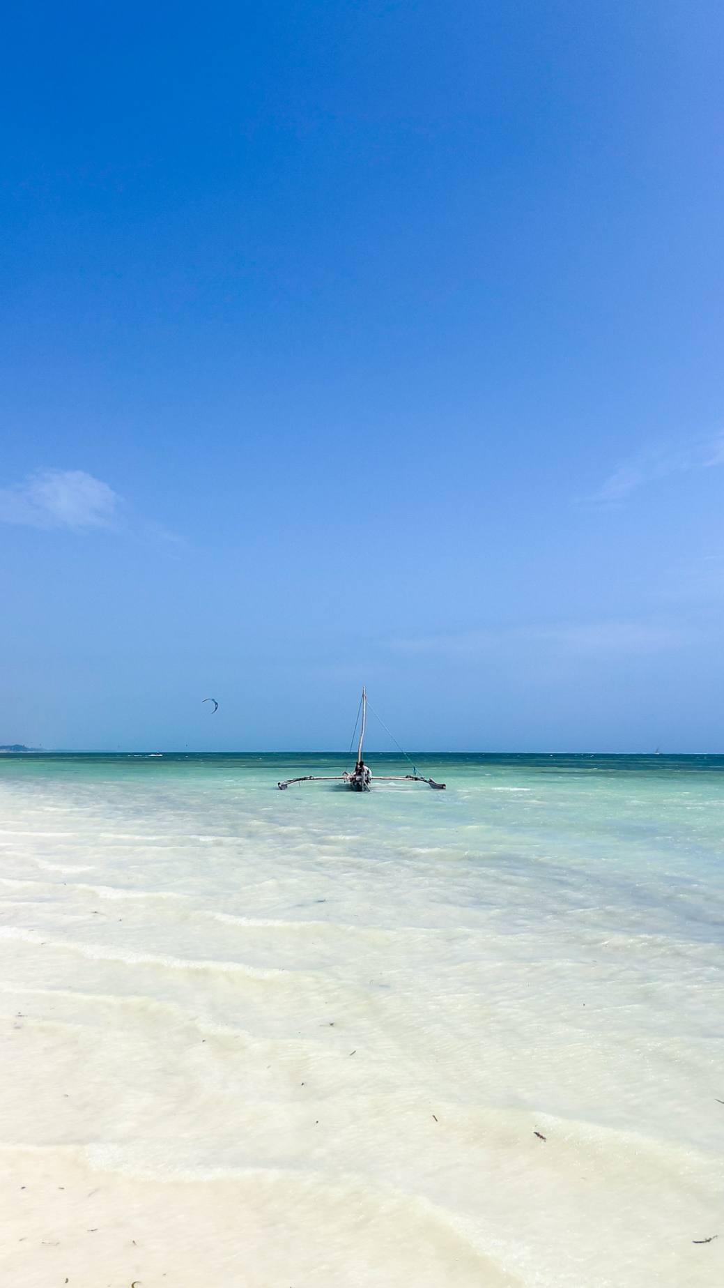 Jambiani beach - la luna beach front resort Zanzibar 