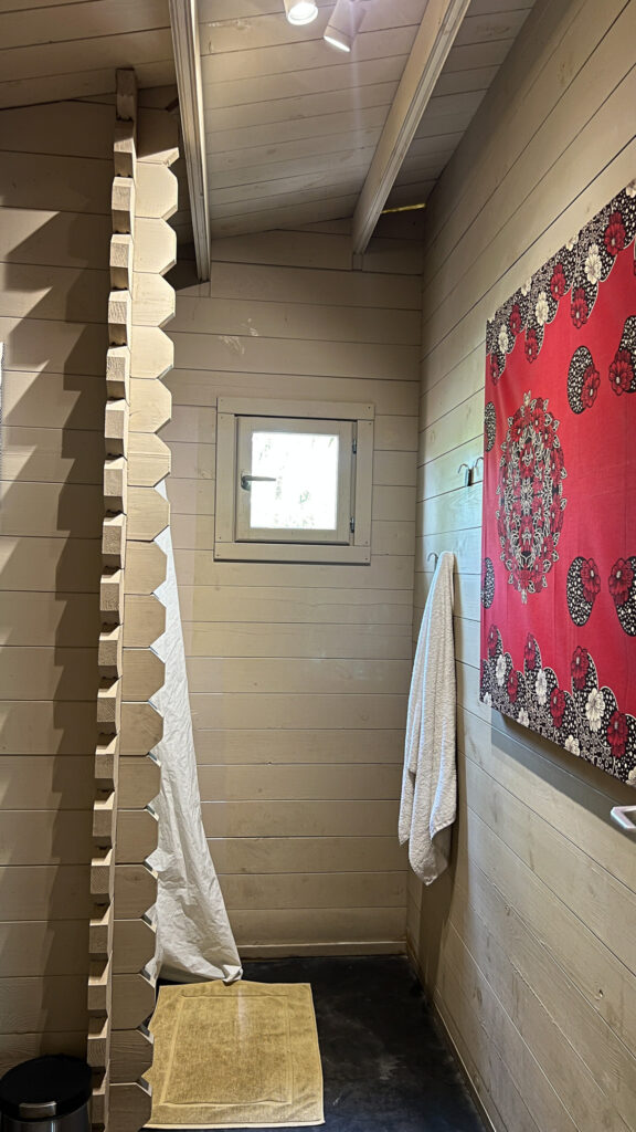 la luna suite apartment bathroom
