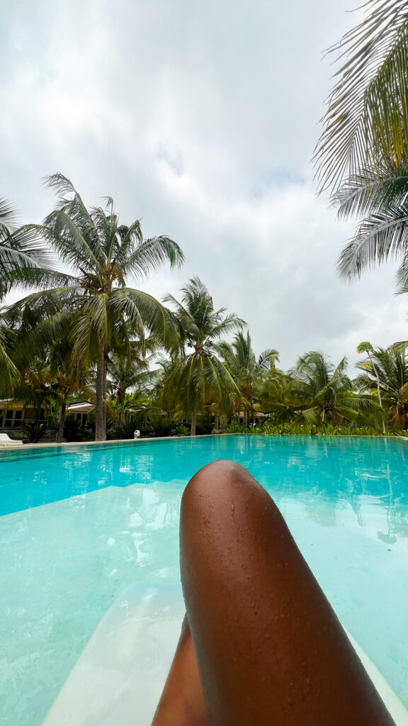 pool at la luna
